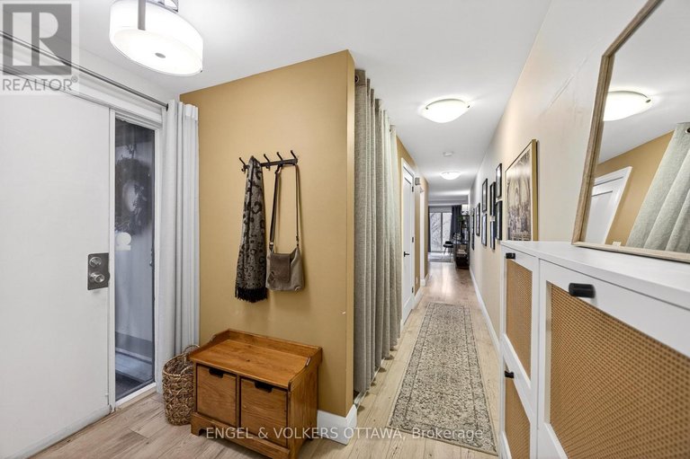 29616184/b-35-robinson-avenue/sandy-hill/ottawa/ontario/K1N8N8_4