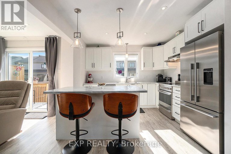 29214720/704-azure-street/village-of-russell/russell/ontario/K4R1E5_13