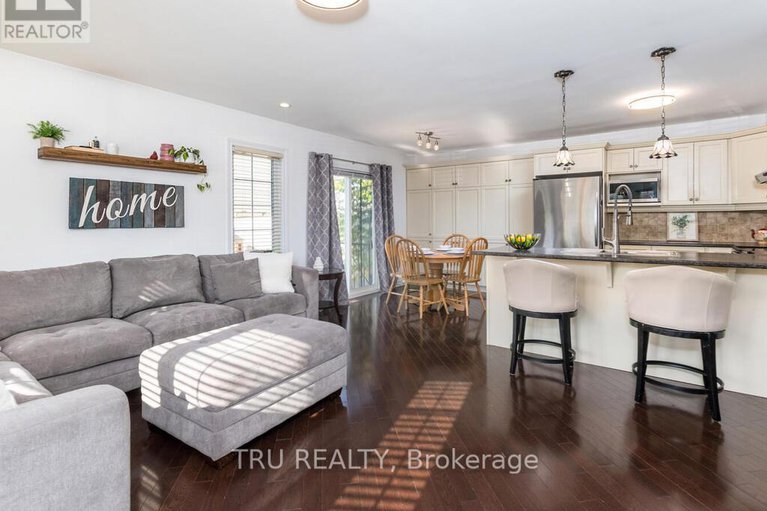 28964944/2757-grand-canal-street/half-moon-bay/ottawa/ontario/K2J0S7_9