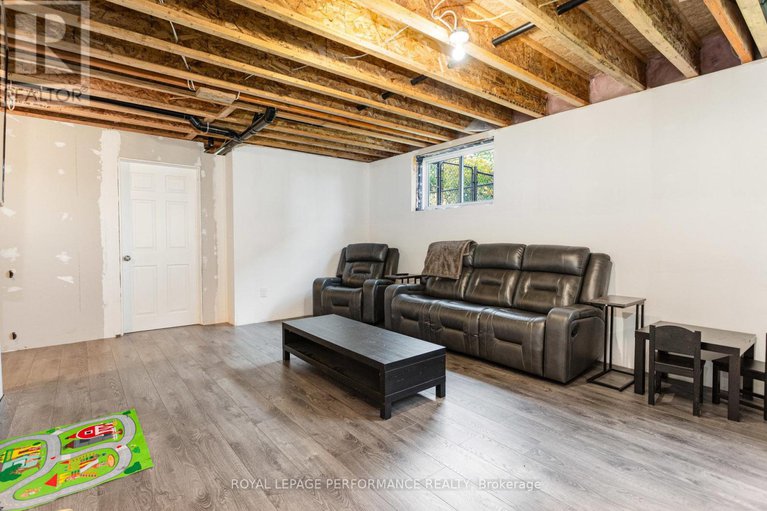 28969213/242-roxanne-street/clarencerockland-twp/clarence-rockland/ontario/K0A1N0_22