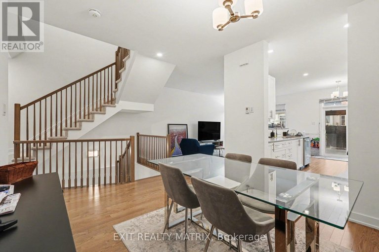 29613150/656-putney-crescent-w/stittsville-south/ottawa/ontario/K2S2N7_7