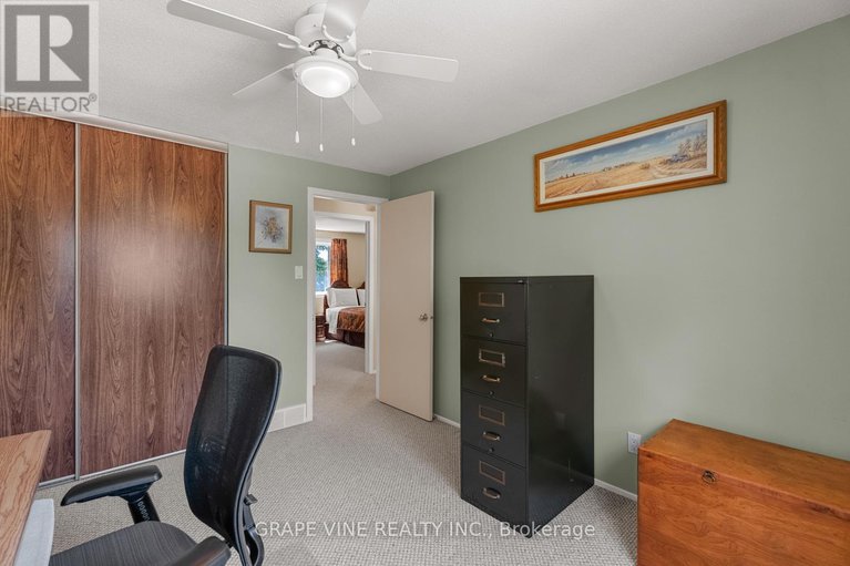 28662604/34-four-seasons-drive/borden-farmstewart-farmcarleton-heightsparkwood-hills/ottawa/ontario/K2E7P8_18