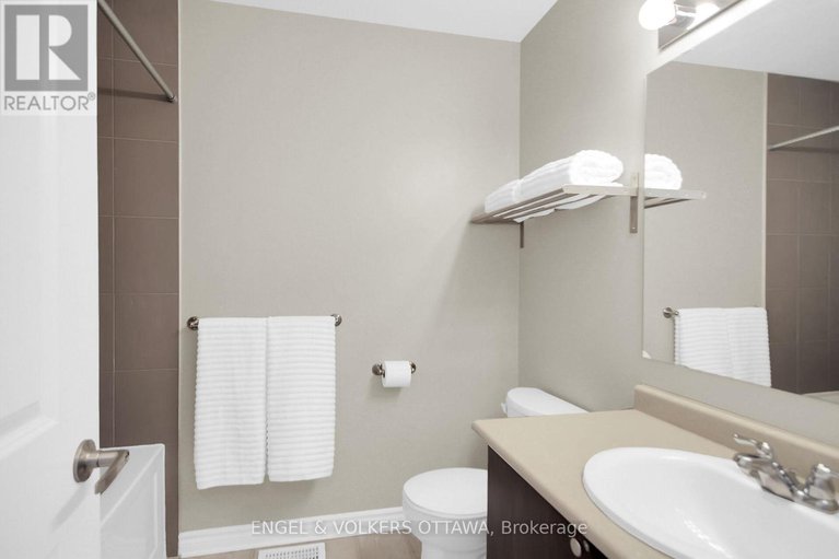 28666528/2784-grand-canal-street/half-moon-bay/ottawa/ontario/K2J0T2_24
