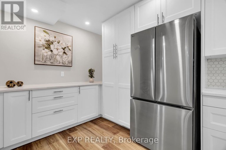 28458465/12-bayside-private/mooneys-bayriverside-park/ottawa/ontario/K1V9R3_12