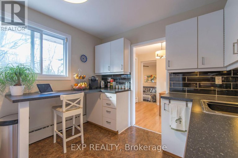 28867743/1240-adirondack-drive/kenson-park/ottawa/ontario/K2C2V3_12