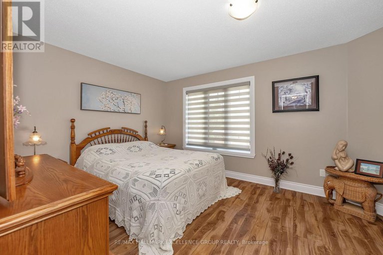 28810909/214-290-masters-lane/town-of-rockland/clarence-rockland/ontario/K4K0K5_27