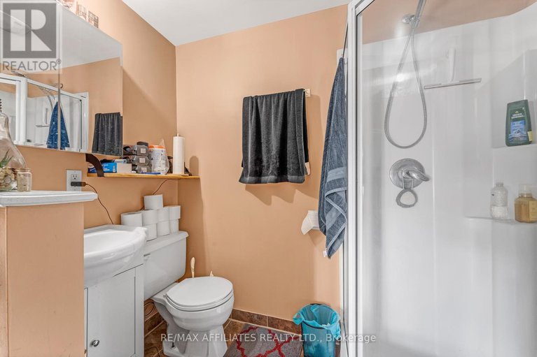 28882637/2101-eric-crescent/pineview/ottawa/ontario/K1B4P5_16