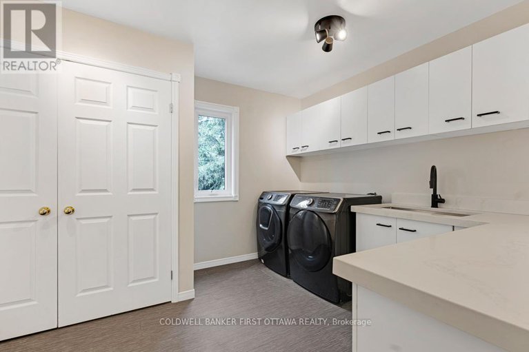 27833731/5525-pettapiece-crescent/manotick-village-manotick-estates/ottawa/ontario/K4M1C6_15