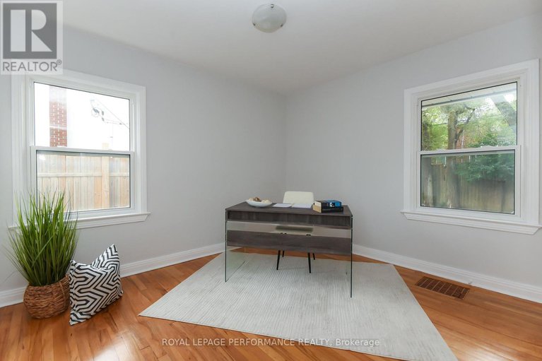 28902188/274-queen-mary-street/overbrookcastle-heights/ottawa/ontario/K1K1X2_17