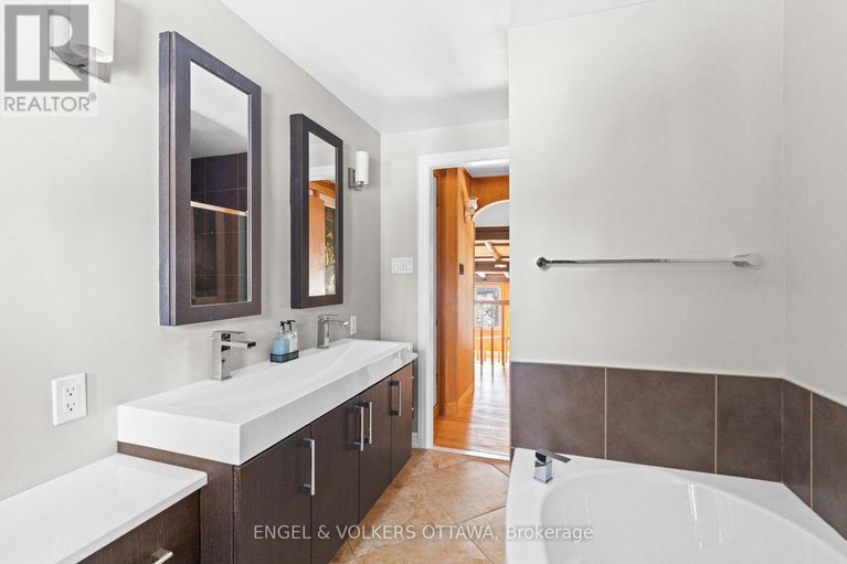 28608885/32-ryeburn-drive/riverside-southgloucester-glen/ottawa/ontario/K1V1H6_33