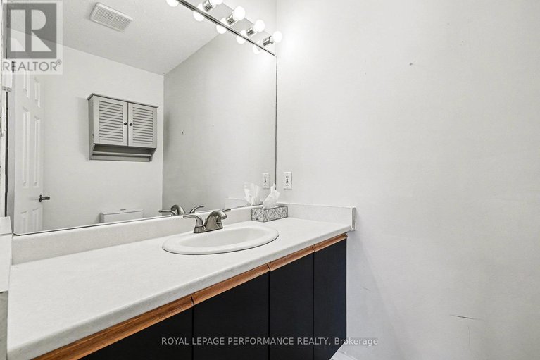 29476658/d6-160-edwards-street/town-of-rockland/clarence-rockland/ontario/K4K1H9_18