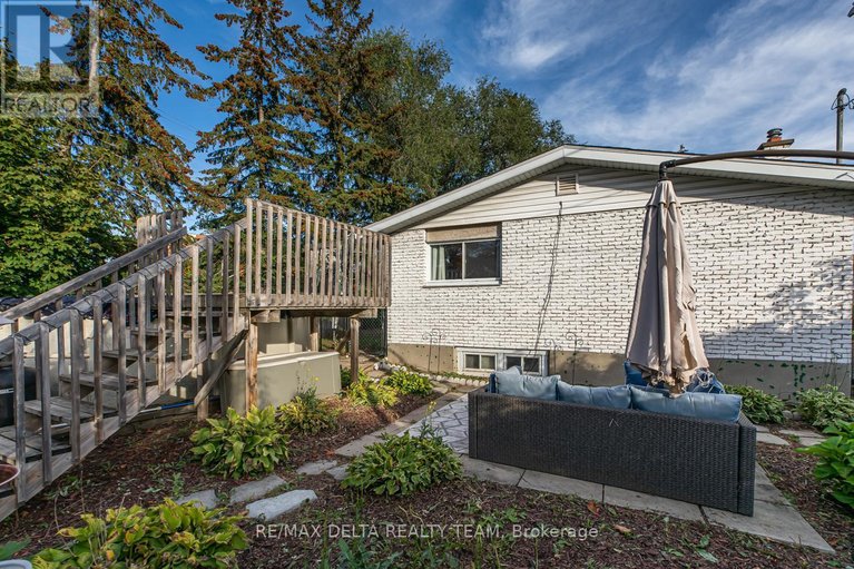29690453/2465-tupper-avenue/hawthorne-meadows/ottawa/ontario/K1G1G6_21
