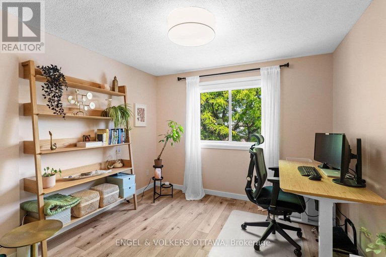 28507549/68-thornbury-crescent/centrepointe/ottawa/ontario/K2G6C4_29