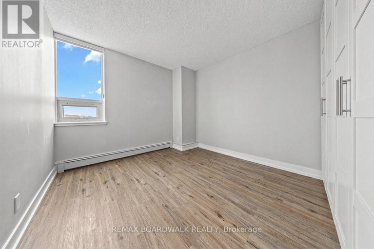 29565539/804-505-st-laurent-boulevard/viscount-alexander-park/ottawa/ontario/K1K3X4_31