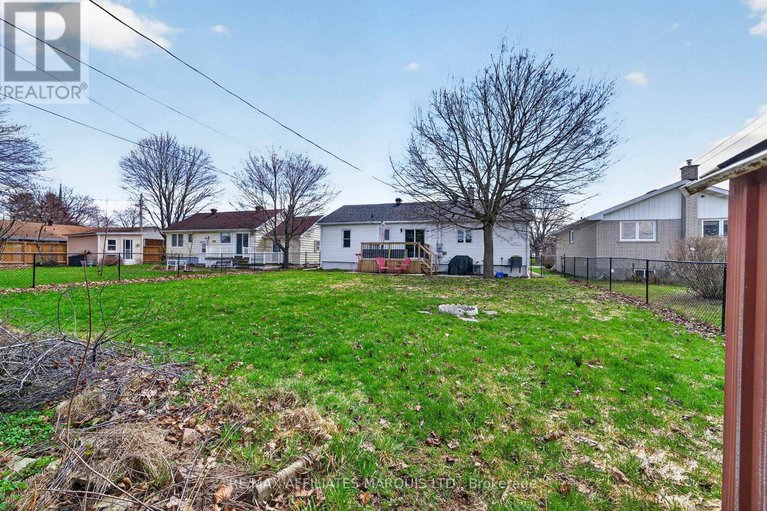 29642596/11-gray-avenue/long-sault/south-stormont/ontario/K0C1P0_25