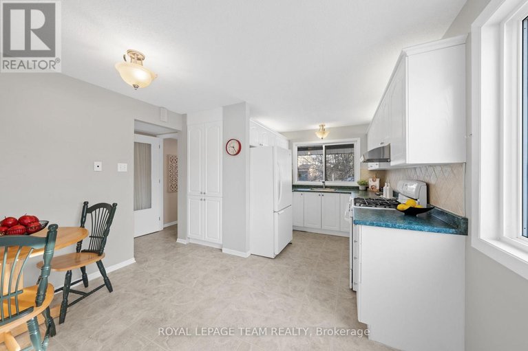 29528720/7942-decarie-drive/orleans-wood/ottawa/ontario/K1C2K3_6