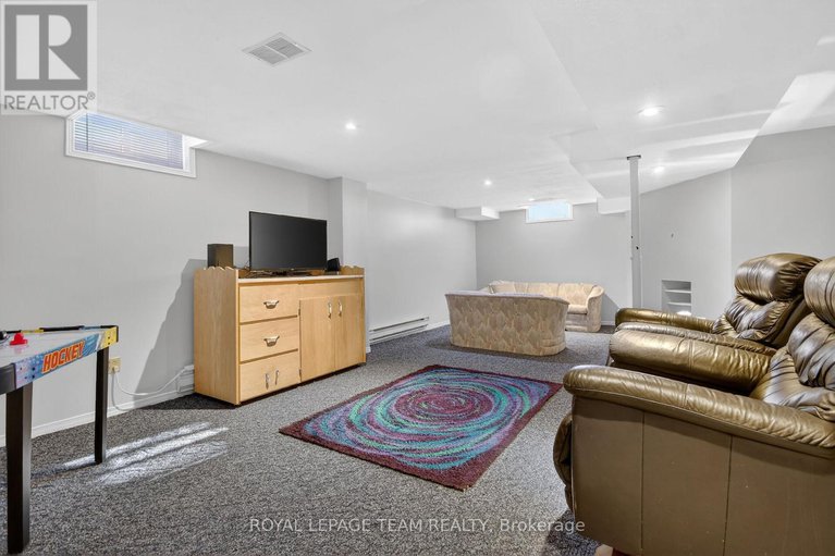 29430721/1604-proulx-drive/fallingbrookpineridge/ottawa/ontario/K4A1T5_32