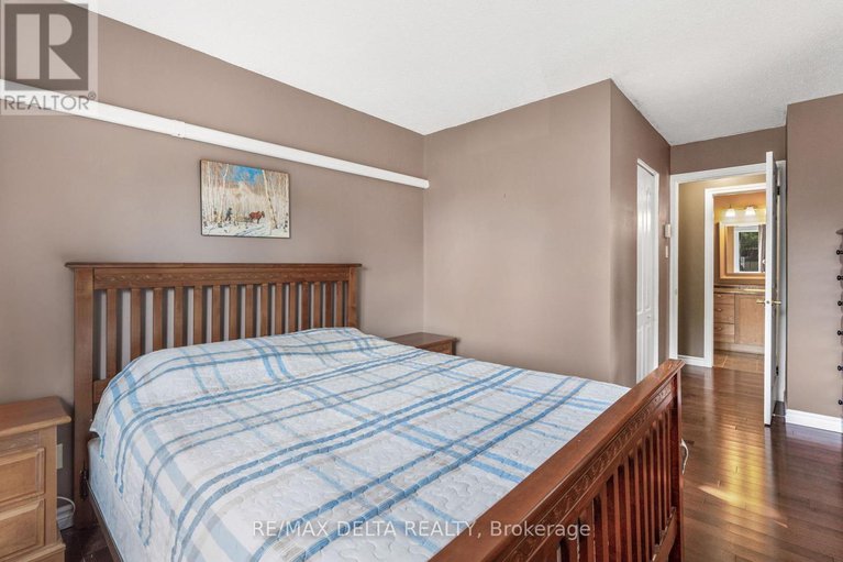28888821/110-1825-marsala-crescent/fallingbrookpineridge/ottawa/ontario/K4A2E7_20