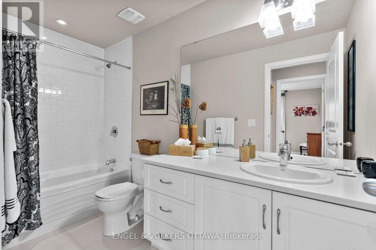 28806486/27-esquimault-avenue/bruce-farmgraham-parkqualicumbellands/ottawa/ontario/K2H6Z4_33