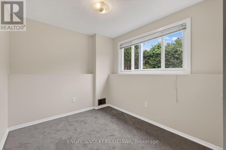 29678412/1795-devlin-crescent/playfair-park/ottawa/ontario/K1H5T5_32