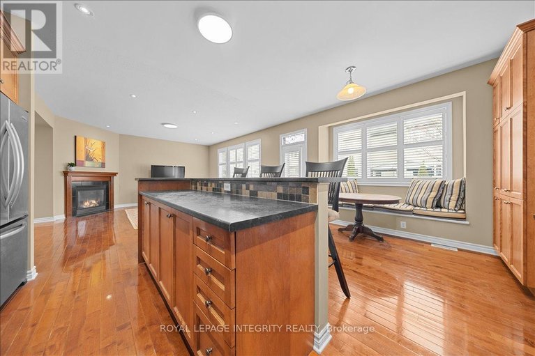 29609929/638-rosehill-avenue/stittsville-north/ottawa/ontario/K2S0K2_21