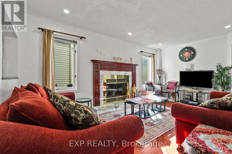 29638664/1582-blohm-drive/hunt-club-park/ottawa/ontario/K1G5K4_16