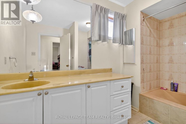 29176701/7-little-road/riverside-southgloucester-glen/ottawa/ontario/K1V1H5_34