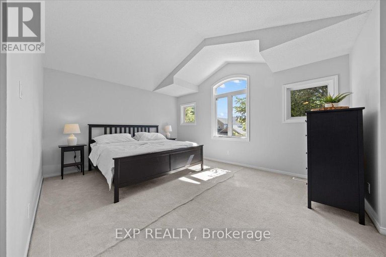 28638637/60-golders-green-lane/longfields/ottawa/ontario/K2J5G2_28