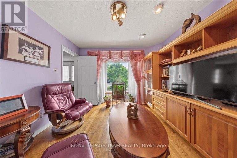 28487091/17-stonehedge-parkway/bayshore/ottawa/ontario/K2H8Z3_8
