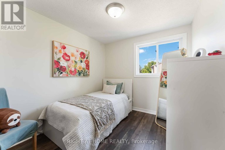 28737074/1-berkshire-way/pheasant-run/ottawa/ontario/K2J2B1_30