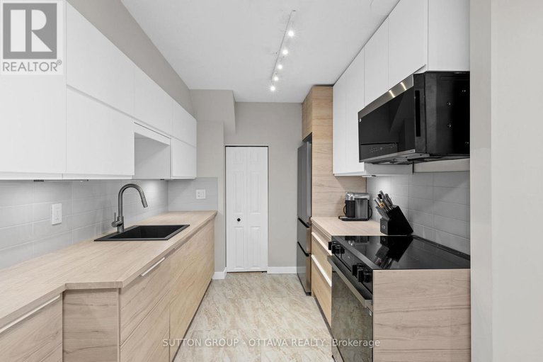 29110852/b-3-banner-road/sheahan-estatestrend-village/ottawa/ontario/K2H8T3_14