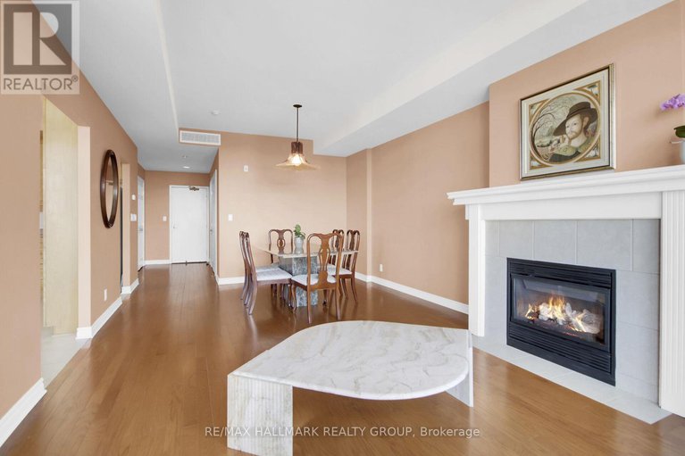 28856481/608-136-darlington-private/hunt-clubwestern-community/ottawa/ontario/K1V0X6_18