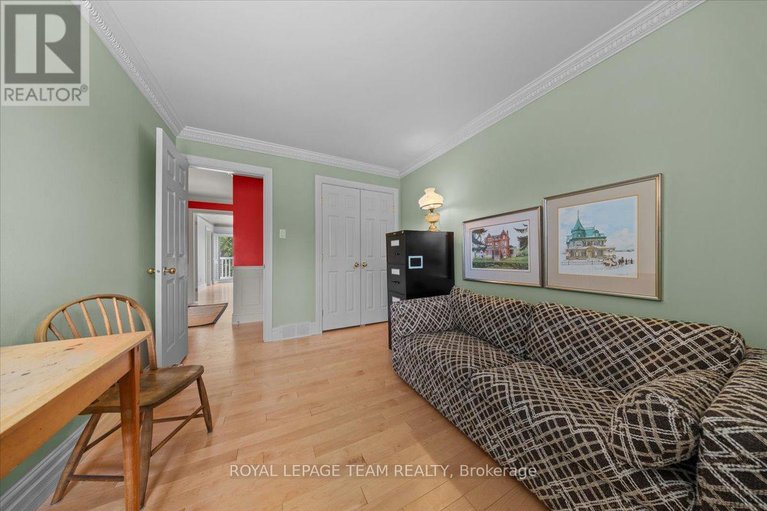 28751213/14-27-forsyth-lane/crystal-beach/ottawa/ontario/K2H9H2_37