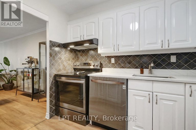 28725974/ph3-18-nepean-street/ottawa-centre/ottawa/ontario/K2P2L2_17