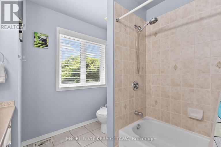 28459479/705-larcastle-circle/avalon-east/ottawa/ontario/K4A4Z2_38