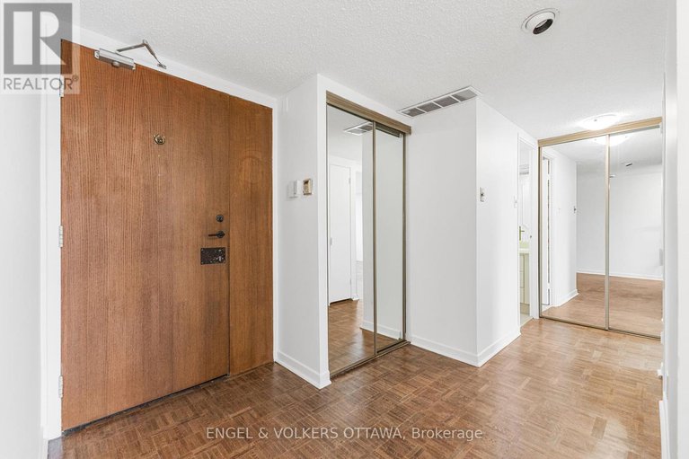 28588515/605-20-the-driveway-avenue/ottawa-centregolden-triangle/ottawa/ontario/K2P1C8_4