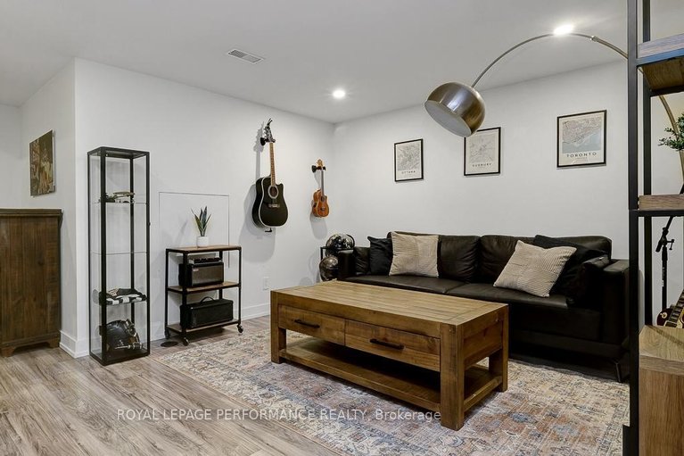 29674269/510-foxview-place/cfb-rockcliffe-and-area/ottawa/ontario/K1K4C4_35