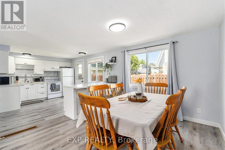 28484496/d-1520-beaverpond-drive/pineview/ottawa/ontario/K1B3R9_11
