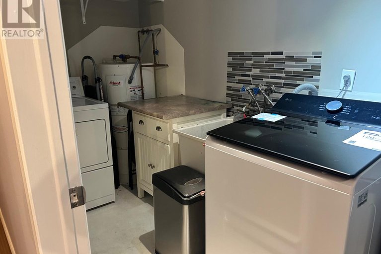 29660871/201-1835-marsala-crescent/fallingbrookpineridge/ottawa/ontario/K4A2E5_24