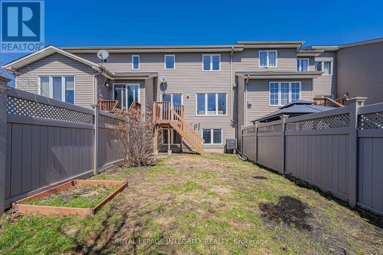 29628152/12-saddlesmith-circle/emerald-meadowstrailwest/ottawa/ontario/K2M2S4_33