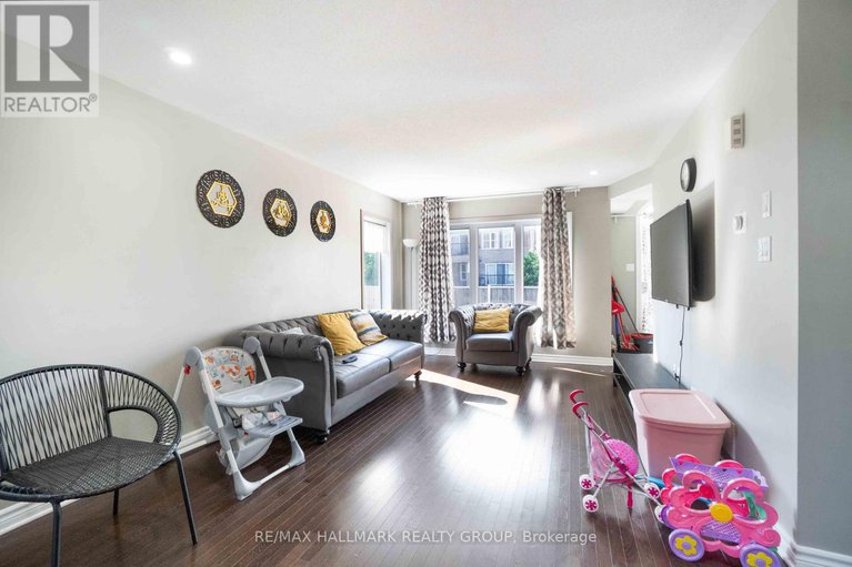 28463809/125-mancini-way/strandherd/ottawa/ontario/K2J5X3_4