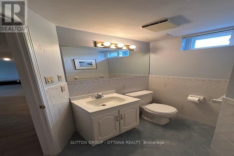 28486818/32-cellini-court-w/hunt-club-park/ottawa/ontario/K1G5K3_43