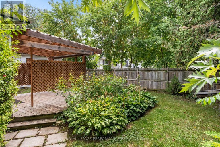 29249711/121-elizabeth-street/pakenham/mississippi-mills/ontario/K0A2X0_39