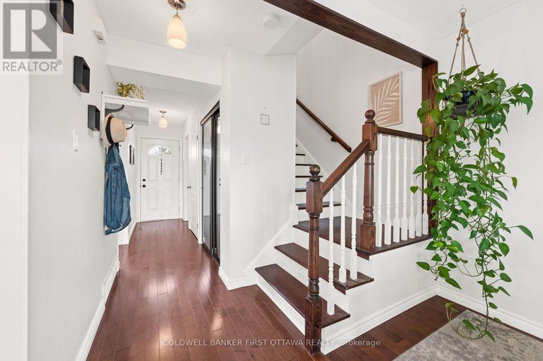 28819610/12-550-straby-avenue/overbrookcastle-heights/ottawa/ontario/K1K1H1_16