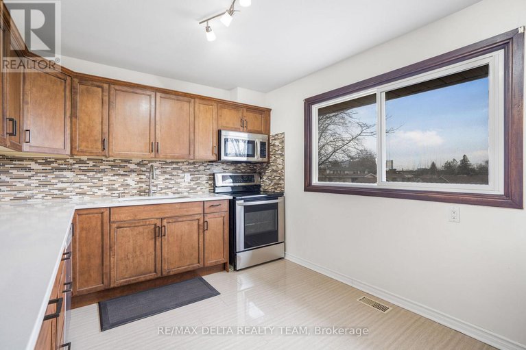 28252608/49-2115-erinbrook-crescent/sheffield-glenindustrial-park/ottawa/ontario/K1B4J5_9