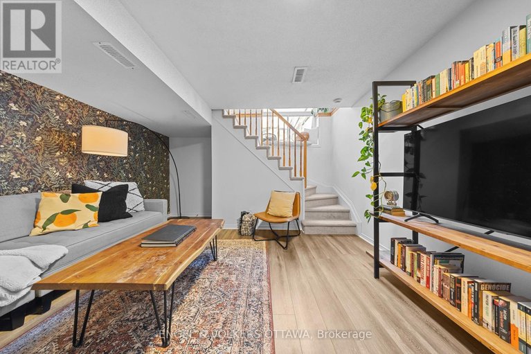 29670402/9-festive-private/central-park/ottawa/ontario/K2C4A1_28