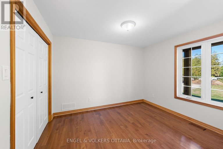 28882323/4682-beckwith-boundary-road/rideau-twp-south-to-roger-stevens-drive/ottawa/ontario/K0A1B0_23