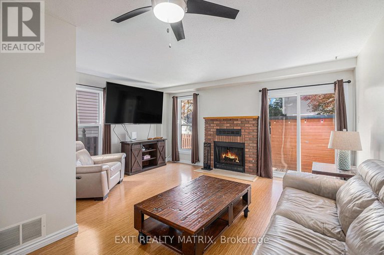 29045616/1432-deavy-way-e/bilberry-creekqueenswood-heights/ottawa/ontario/K1E2W8_4