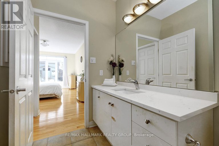 28232415/46-chapelier-private/queenswood-heights-south/ottawa/ontario/K1E3Y1_26