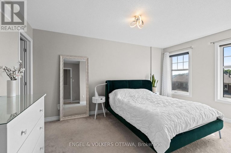 28498839/618-lauraleaf-crescent/half-moon-bay/ottawa/ontario/K2J6G9_21